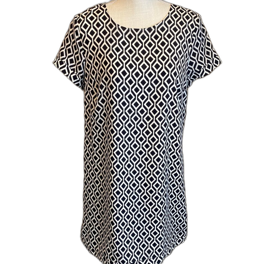 Sugarlips Geometric Black White Shift Dress Full Button Down Back Short Sleeve M